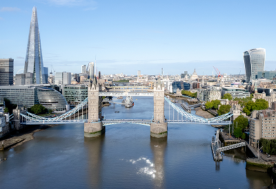 Win A London Break > >