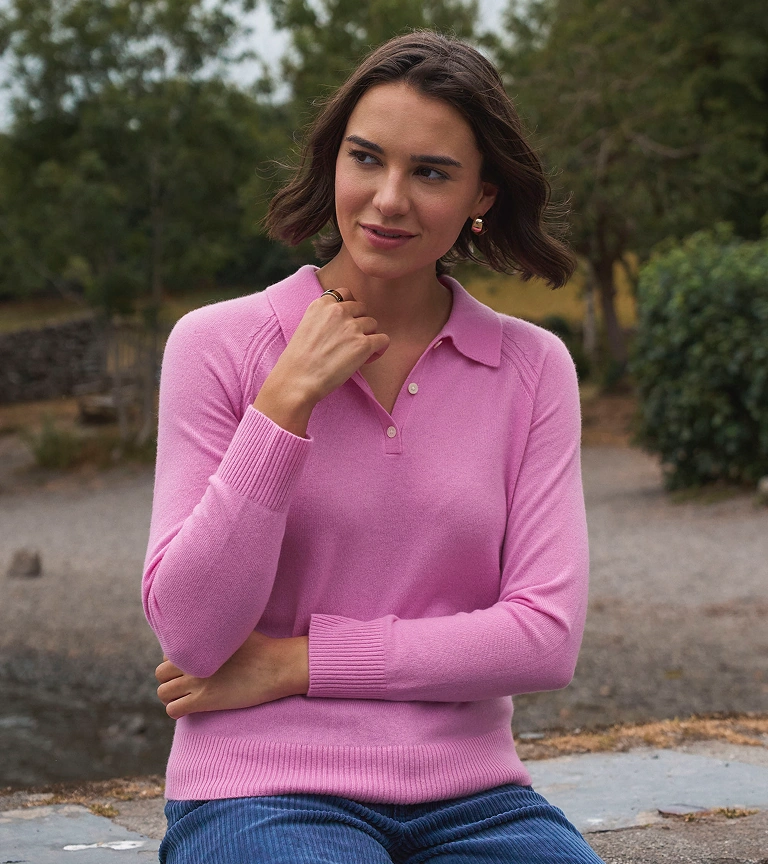 Woman wearing a Cashmere Polo