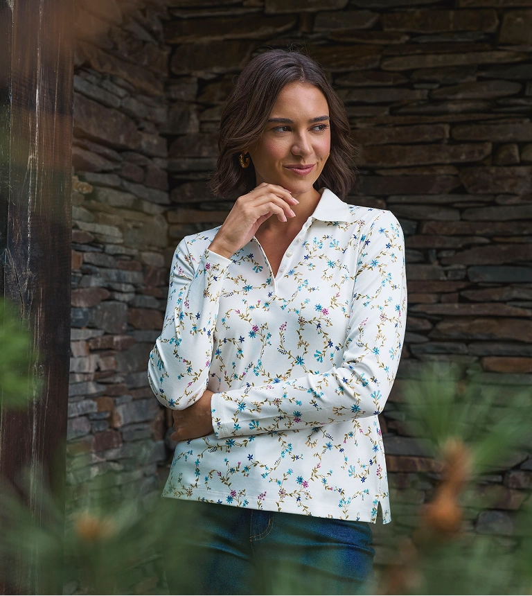  Woman wearing a floral white shirt outdoors